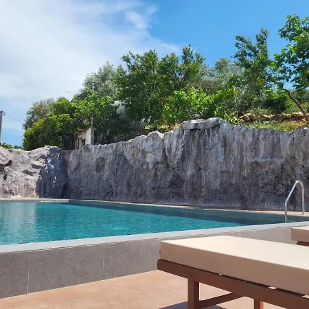 Vila Bello ホテル クサミル